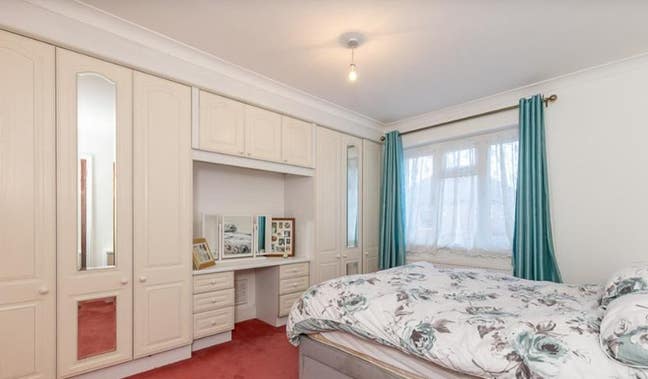 Furnished Large Double Room | All Bills Included Main Photo