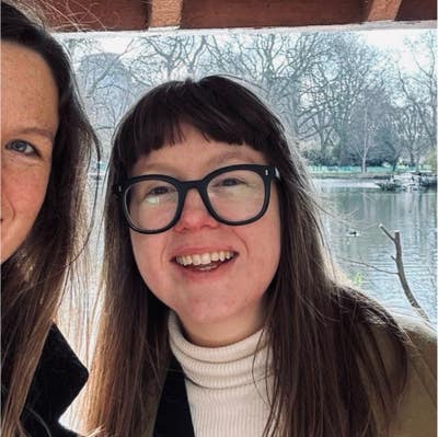 Hi! My name is Daisy, I’m 35 and I work in ... Main Photo