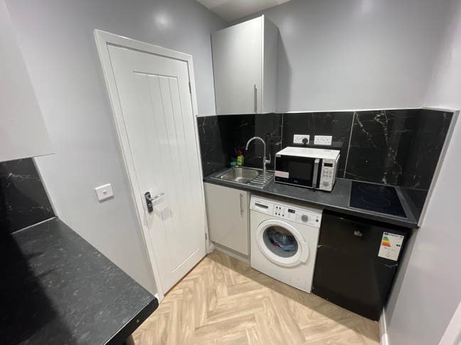 🔥 NEW Large Modern Studios nr Royal Derby & City 🏡 Main Photo
