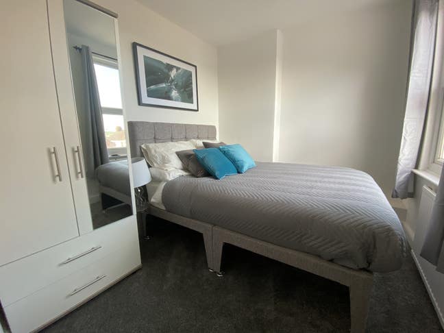 2 Rooms available near Train Station Main Photo