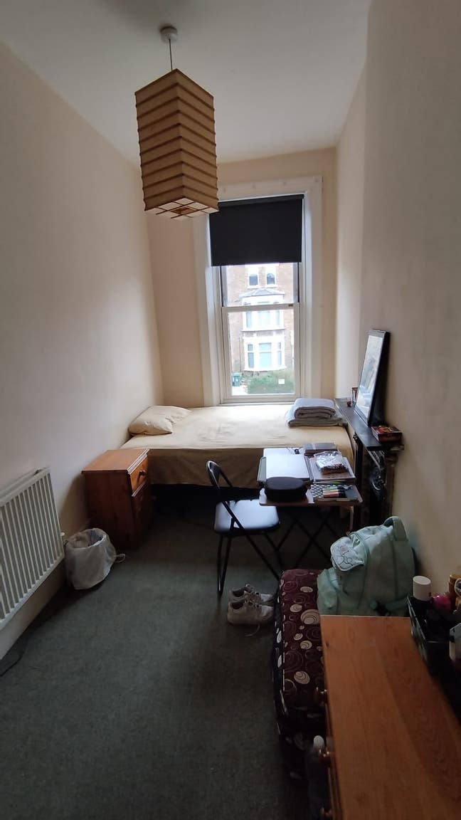 Sunny double room includes bills Main Photo