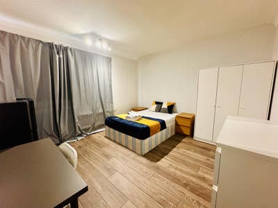 Double Room for a Couple – Great Wembley Location Main Photo