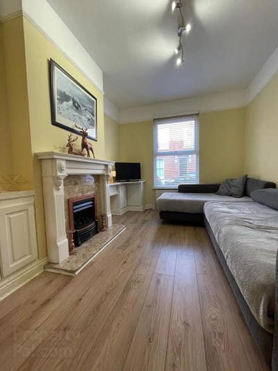 City Centre Room Available - 10 mins to City Hall Main Photo