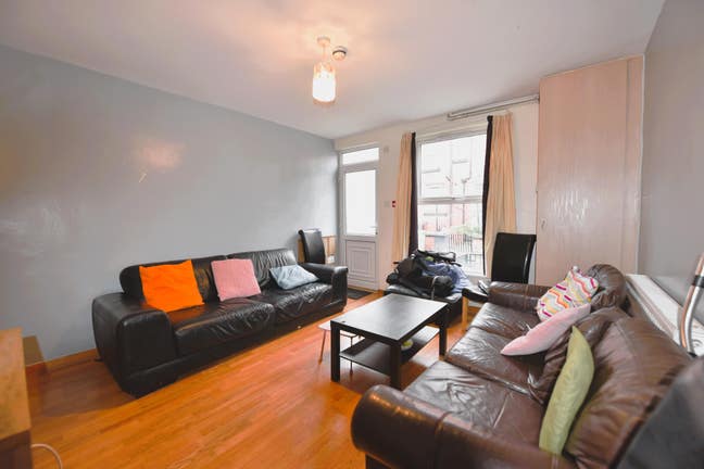 Room to rent in Hyde Park! Main Photo