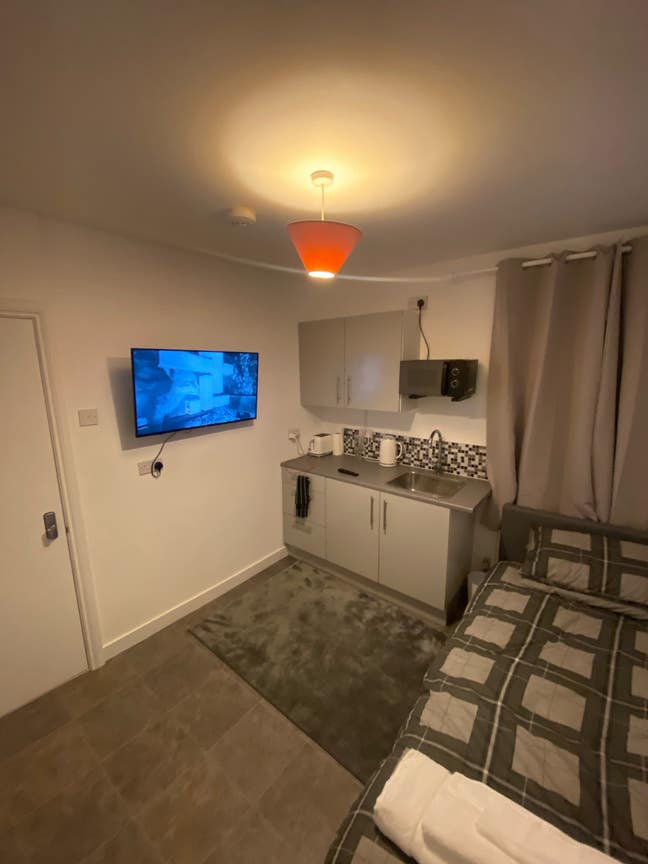 En-Suite with Kitchenette  Main Photo