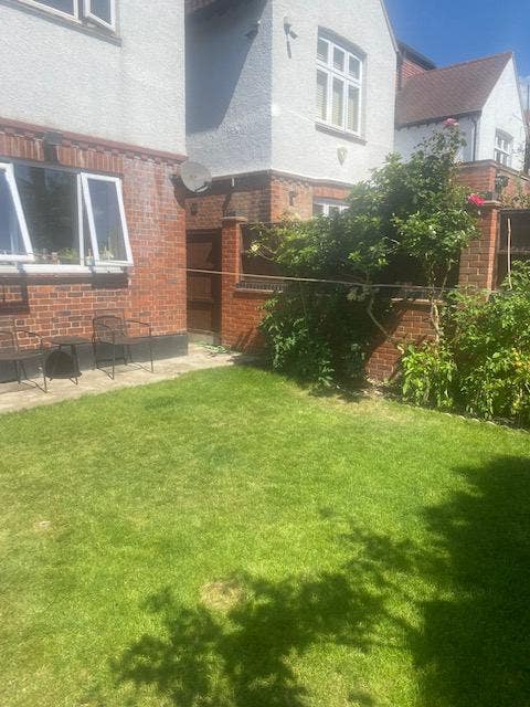 Wimbledon. 2 dbl rooms. 1 ensuite. 2 min tube Main Photo