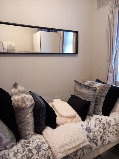 Large double bedroom or a cosy single bedroom Main Photo