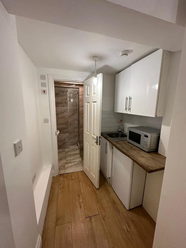 Self-Contained Unit no couples! Please  Main Photo