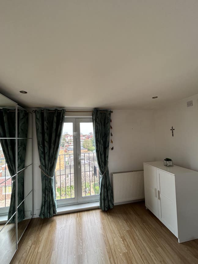 Stunning double loft room with a private toilet  Main Photo