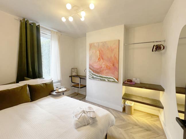 Cosy Double Room in Charming Terrace House Main Photo