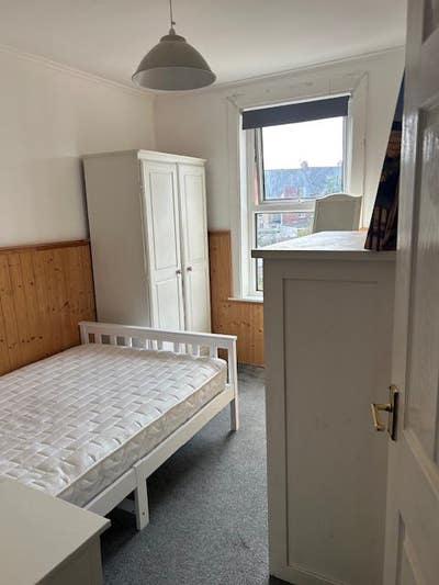 Double Room Available Main Photo