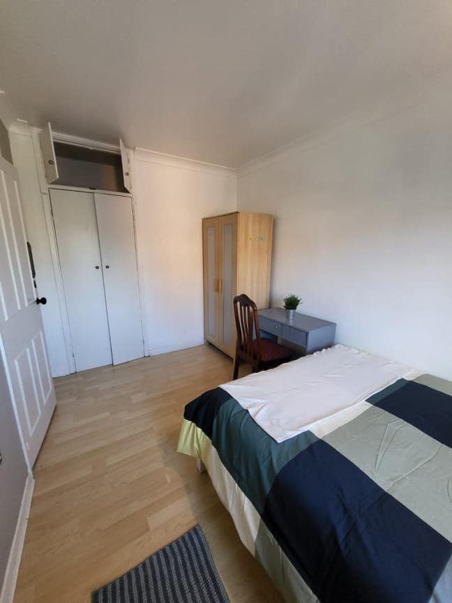 Amazing double room close to barons court station! Main Photo