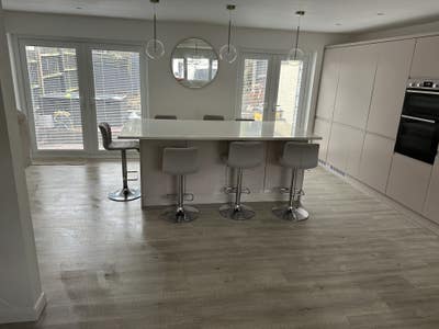 Small Double Bed. Main Photo