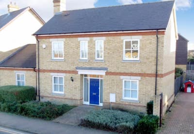 Spacious, comfy and clean Main Photo