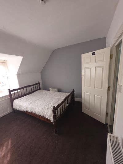 Large Double room. Single rent &pound;850 950couple. Main Photo