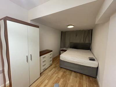 En-Suite Double Room Shared House - Gsk Airbus Main Photo