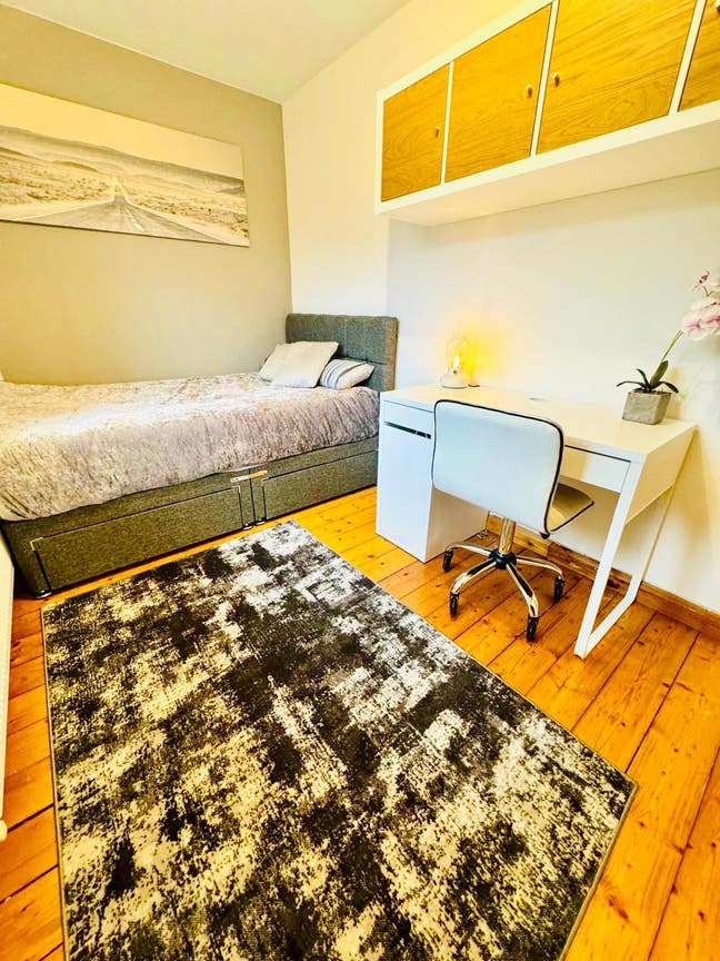 *** 8 Bed Fallowfield House**** Main Photo