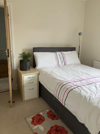 1 Double Bedroom -  5 minutes to South Ealing Stat Main Photo