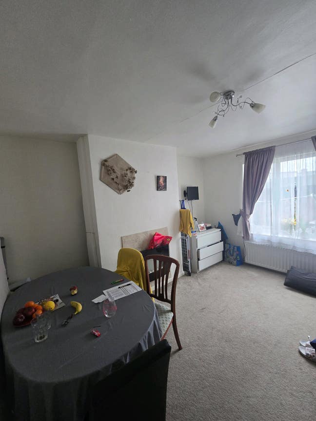 Single Room to Rent Main Photo