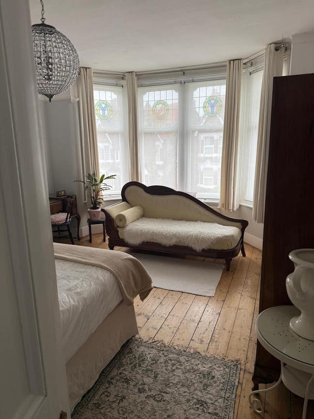 Large double room by common Main Photo