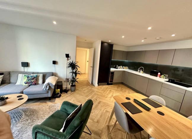 Room to rent  Main Photo