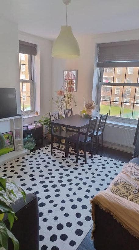 Whole Flat- Two Doubles- E5 - £2150 Pcm inc Bills Main Photo