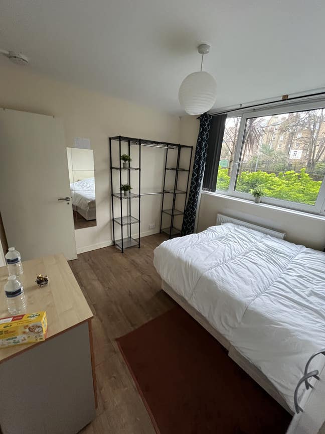 Ensuite room available for 4 WEEKS ONLY Main Photo