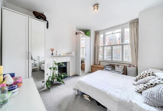 Large bedroom in friendly Balham flat   Main Photo