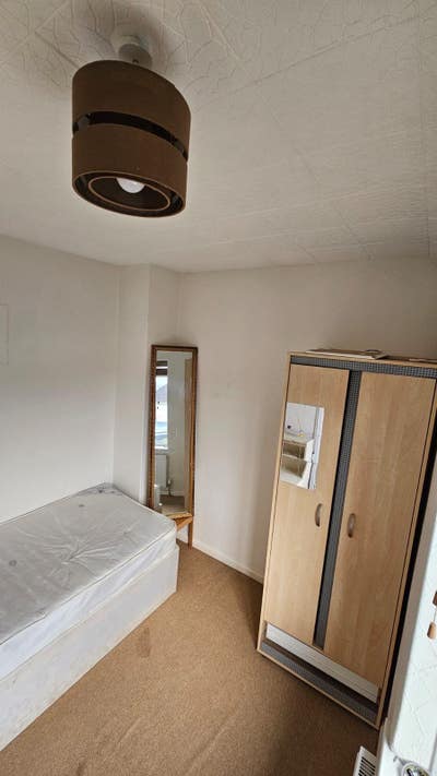 Fully furnished single room available Main Photo