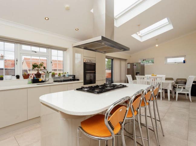 Double ensuite room in a modern built house Main Photo