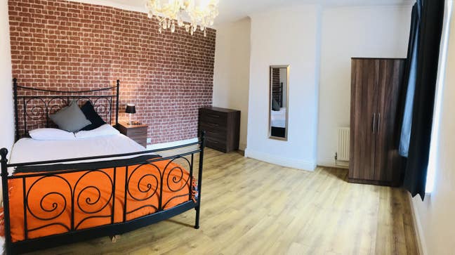 🔥Huge Kingsize Room Loughborough - Location!🔥  Main Photo
