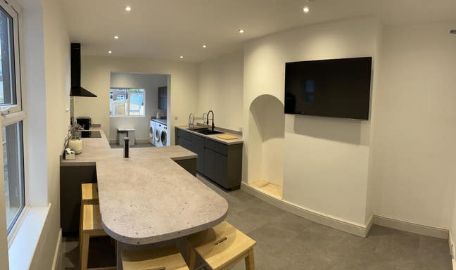 Kingsize En Suite-Parking-Low Deposit Main Photo