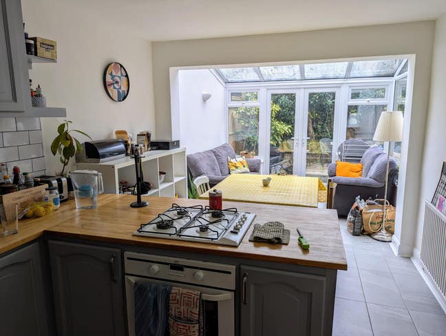 Room in lovely home (Brixton) Main Photo