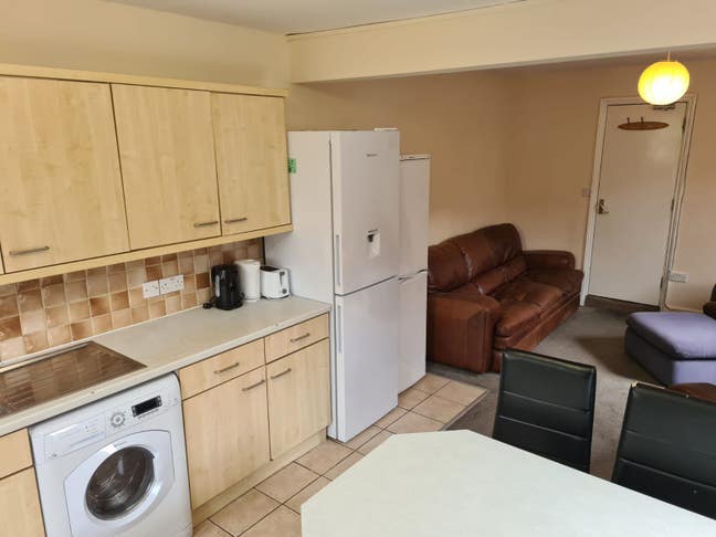 1 Student Room in CB1 off Mill Rd by the station  Main Photo