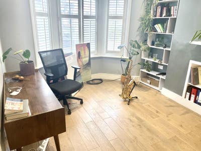 Double Room for Rent with young professionals Main Photo