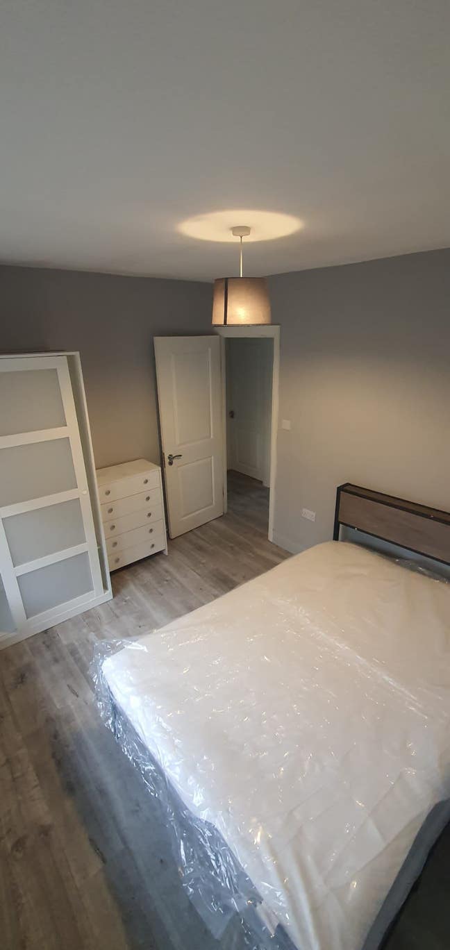 Rooms for rent available now Main Photo