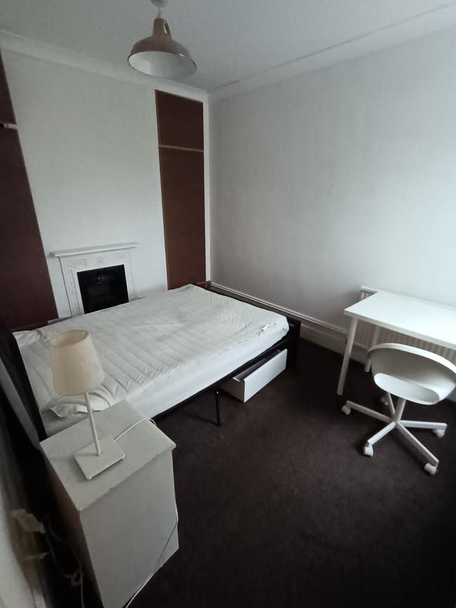 Spacious Double Room available in Gillingham Main Photo