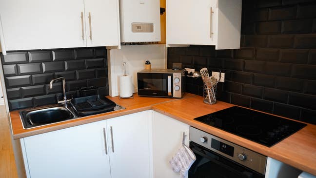 New Property Alert* 3 Rooms Left No Deposit * Main Photo