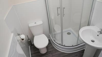 New Property Alert* 3 Rooms Left No Deposit * Main Photo