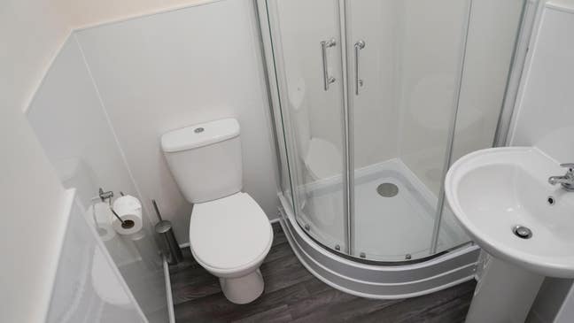 New Property Alert* 3 Rooms Left No Deposit * Main Photo