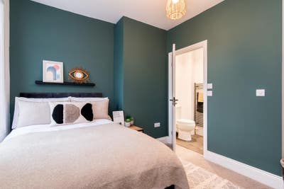 All Inclusive Studio Rooms -One Weeks Free Rent Main Photo