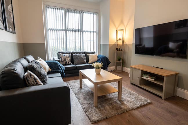 🤩Stunning Houseshare - Fully Renovated 🤩 Main Photo