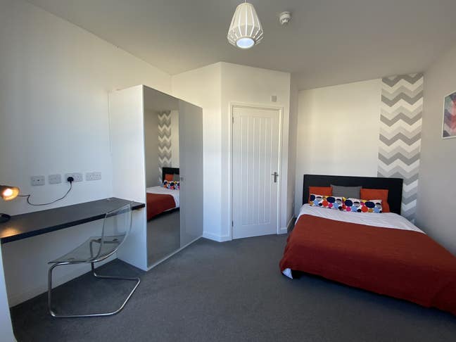 Final Ensuite Room Available Now  Main Photo