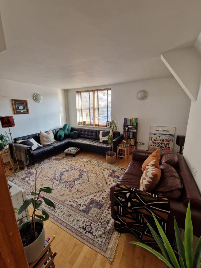 Trendy Victoria Park Village loft flat Main Photo