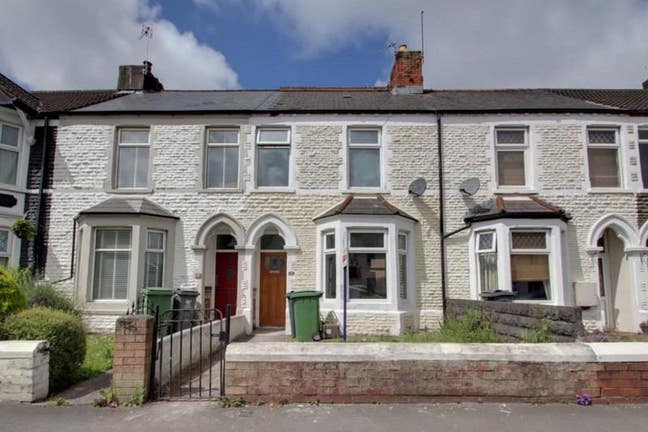 Double Room Available in a Modern House Main Photo