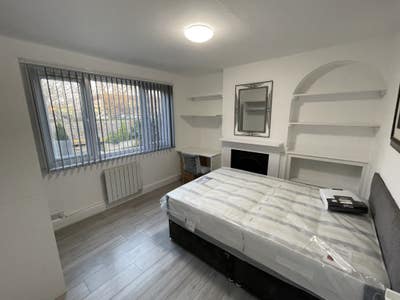 Double Bedroom with En Suite  Main Photo