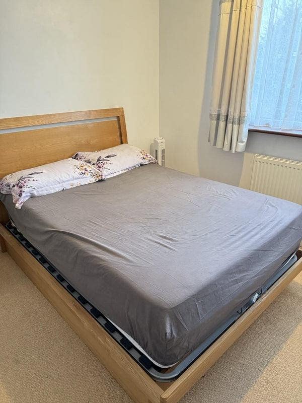 Spacious- Double room available-female preferred  Main Photo