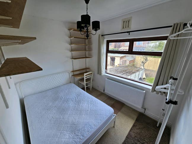 Fully furnished double room in spacious house Main Photo