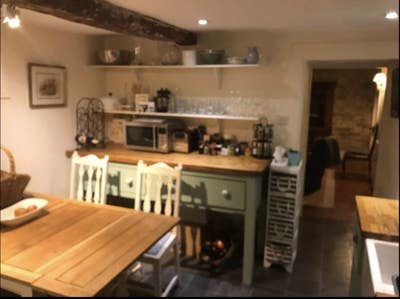 Double en-suite in village nr Oxford Main Photo