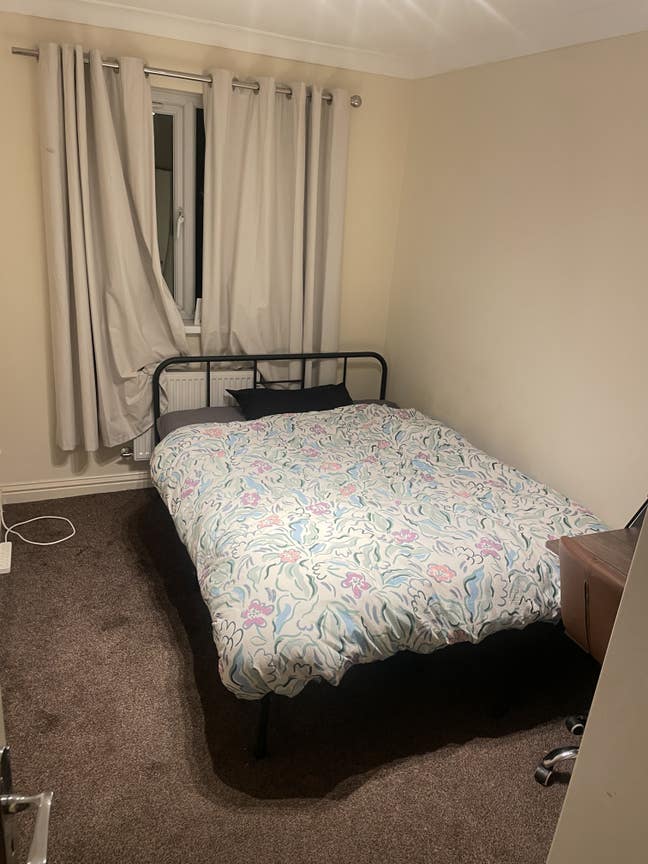 Spacious 1 room in a 2 bed household.  Main Photo